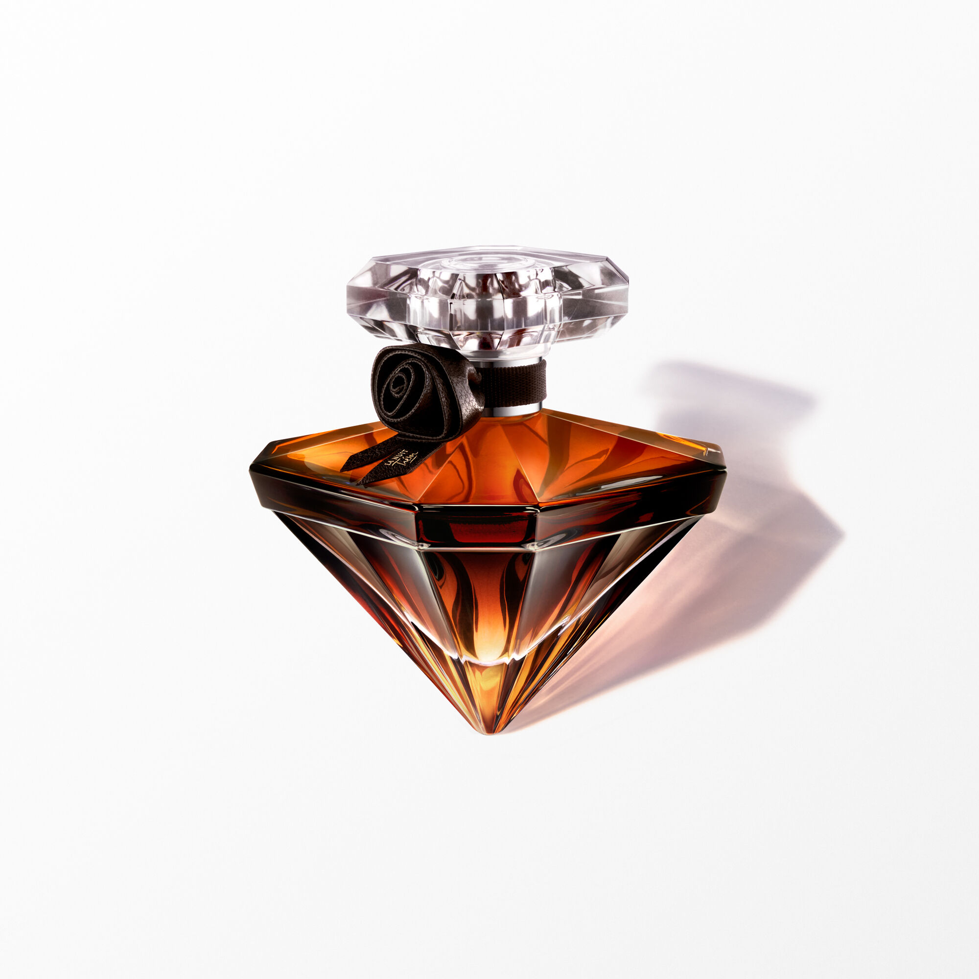 Perfume oriental ambarado com mel LA NUIT TRESOR BAUNILHA NEGRA NAMORADOS de Lancome