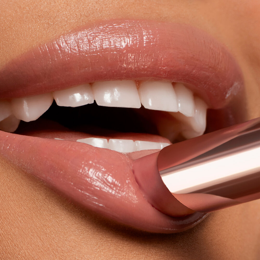 HIDRATANTE LABIAL COM COR LANCOME LIP IDOLE BUTTERGLOW COM ESQUALANO E CERAMIDAS