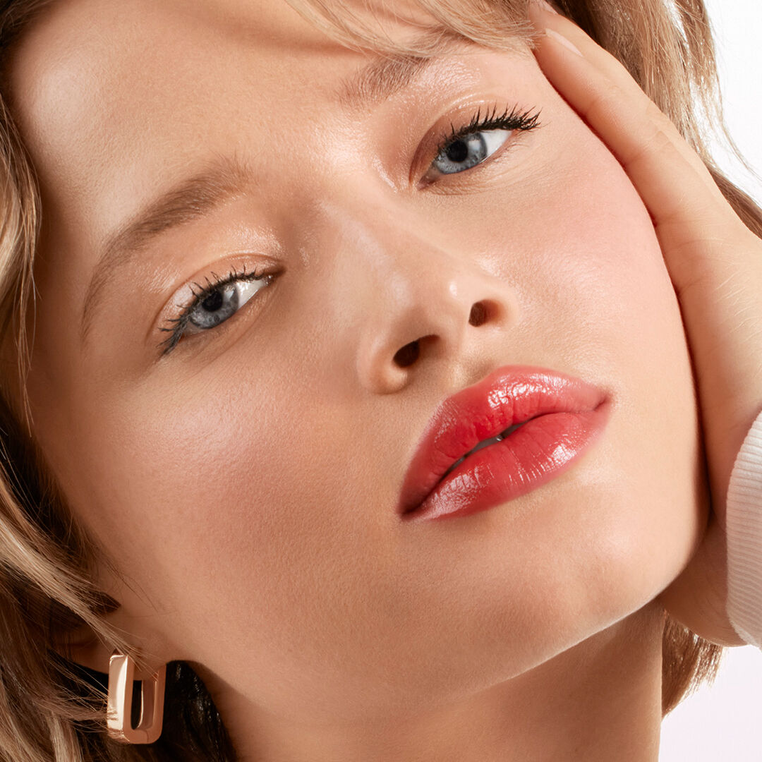 HIDRATANTE LABIAL COM COR LANCOME LIP IDOLE BUTTERGLOW COM ESQUALANO E CERAMIDAS