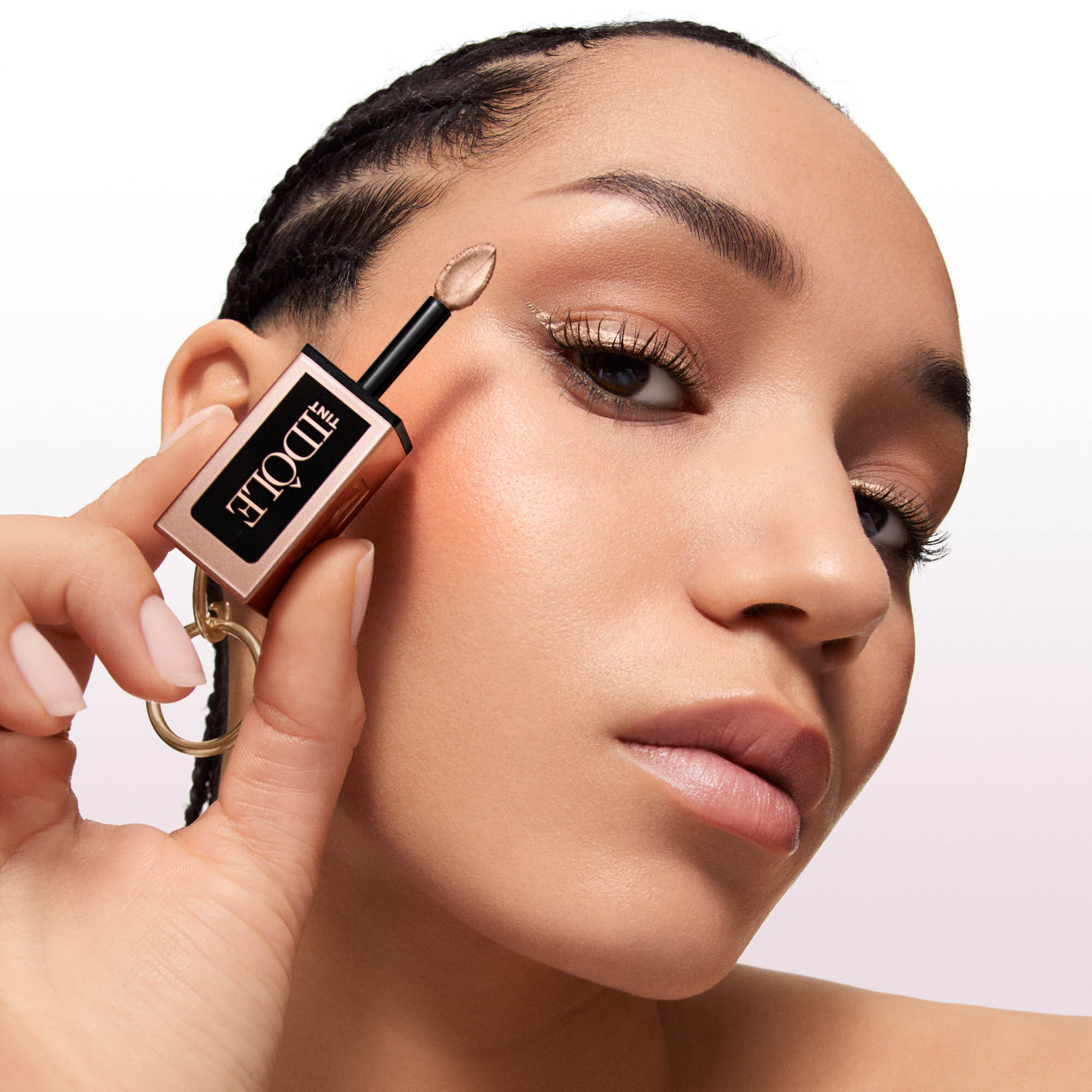 Sombra liquida com aplicador duplo IDOLE TINT