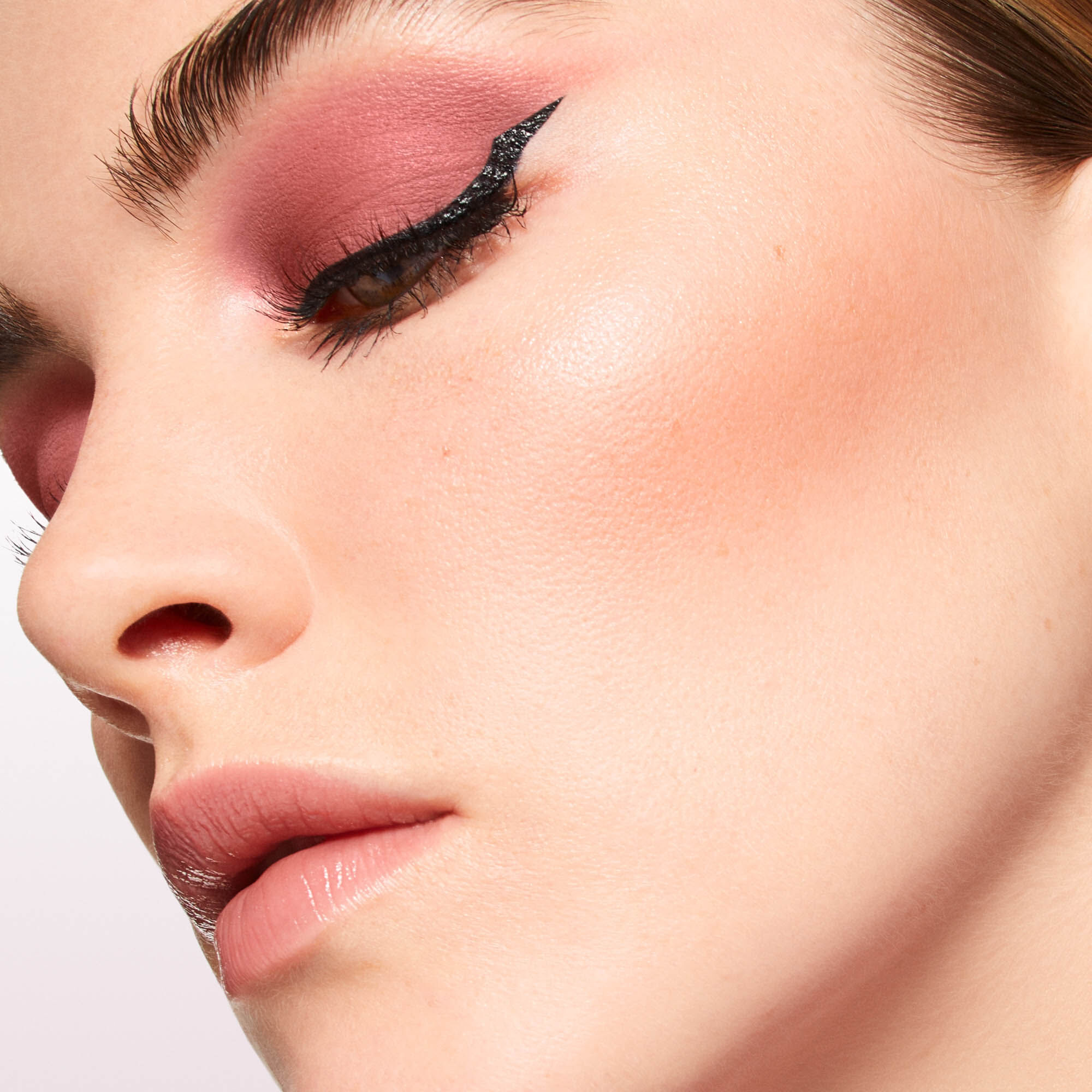 Sombra liquida com aplicador duplo IDOLE TINT