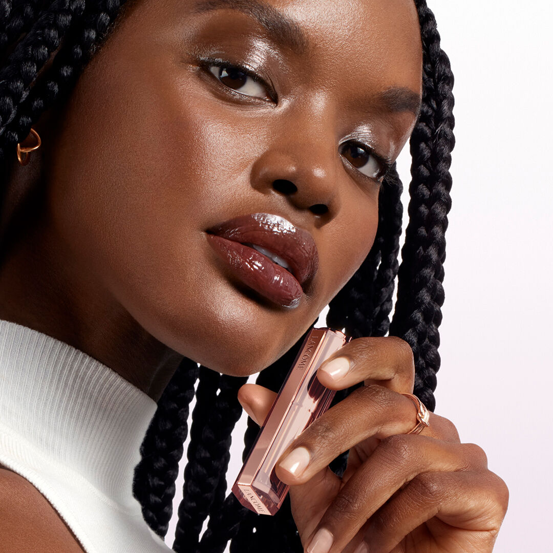 HIDRATANTE LABIAL COM COR LANCOME LIP IDOLE BUTTERGLOW COM ESQUALANO E CERAMIDAS